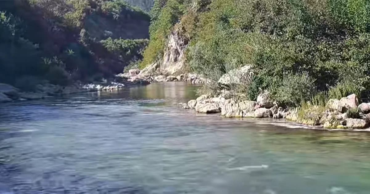 vlasnik rafting kluba tvrdi: krv iz klaonice teče neretvom 