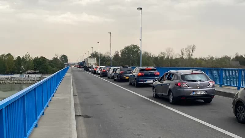 ogromna gužva na pavlovića mostu: na ulaz u srbiju čeka se 70 minuta