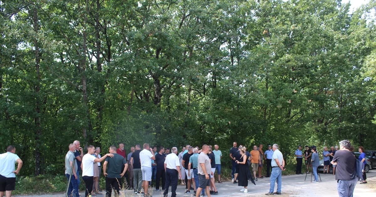 mještani traže policijske patrole, tvrde da su požari podmetnuti