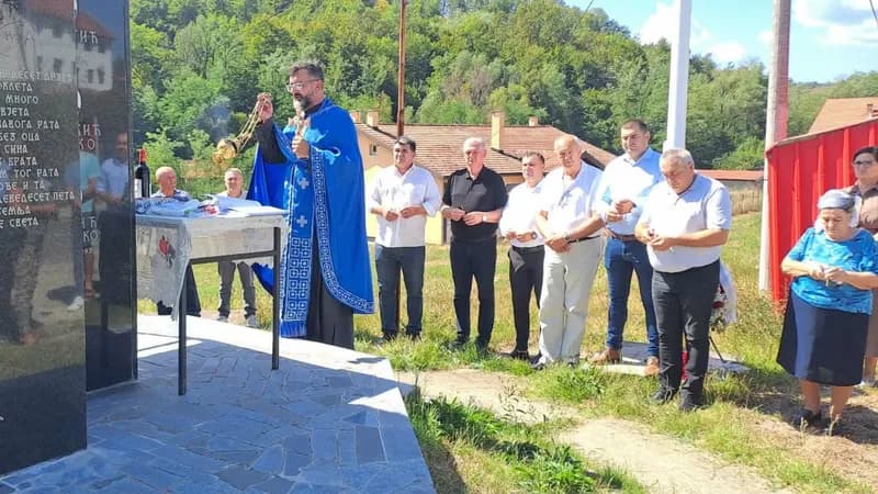 služen parastos u tobutu