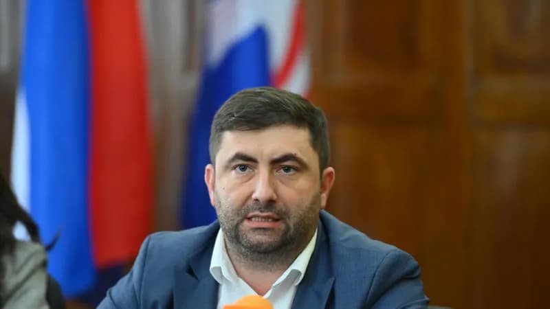 li je gradonačelnik bijeljine „krenuo u borbu za preuzimanje sds“?