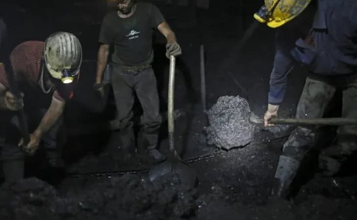 Drama u Rudniku Zenica: Deset rudara odbija da izađe iz jame, traže tri plate