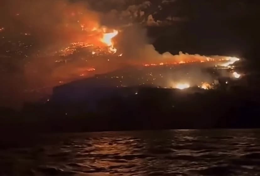 sreća u nesreći: iz mora kod omiša spaseno 200 ljudi koji su pokušali da pobjegnu od požara