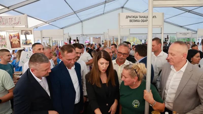 Jubilarni 15. Sajam šljive, voćnih rakija i meda potvrdio značaj Ugljevika kao kraja dobrih domaćina i vrhunskih proizvoda