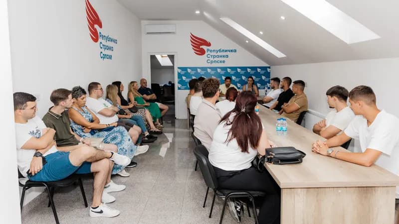 Omladina RSS održala sastanak, razgovarali o potrebama mladih u Bijeljini 