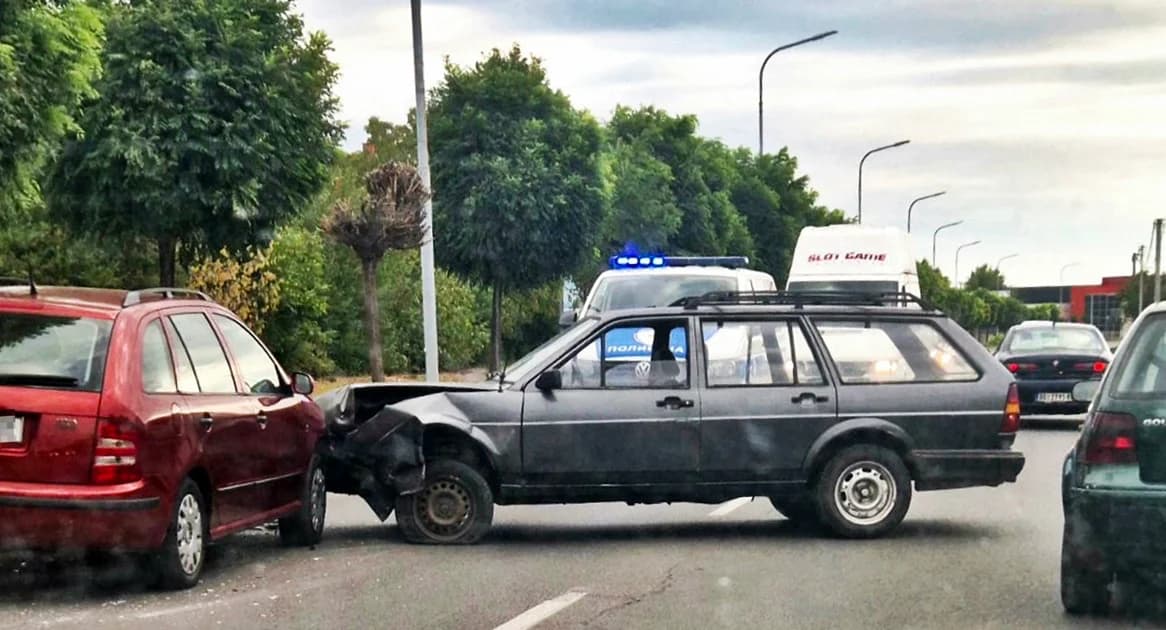bijeljina:udes u komitskoj ulici, saobraćaj usporen