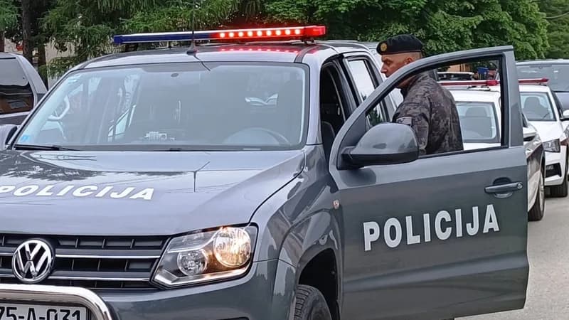 Troje djece teško povrijeđeno u Cazinu: Vozilom udario maloljetnike u dvorištu kuće, svemu prethodilo utrkivanje