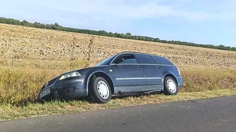Automobil sletio s puta u Ljeljenči, vozilo napušteno kraj kolovoza
