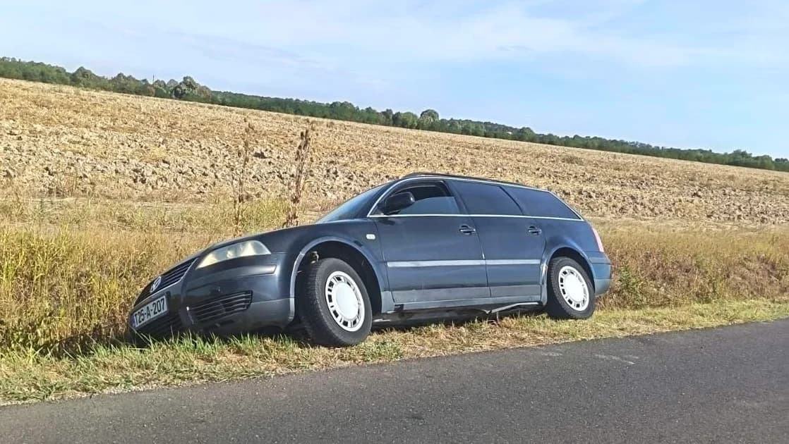 automobil sletio s puta u ljeljenči, vozilo napušteno kraj kolovoza