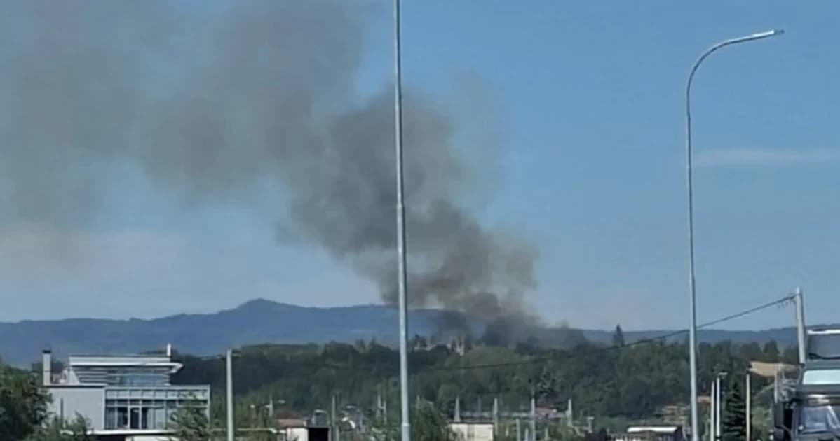 u ramićima kod banjaluke gori rastinje, požar se približio kućama
