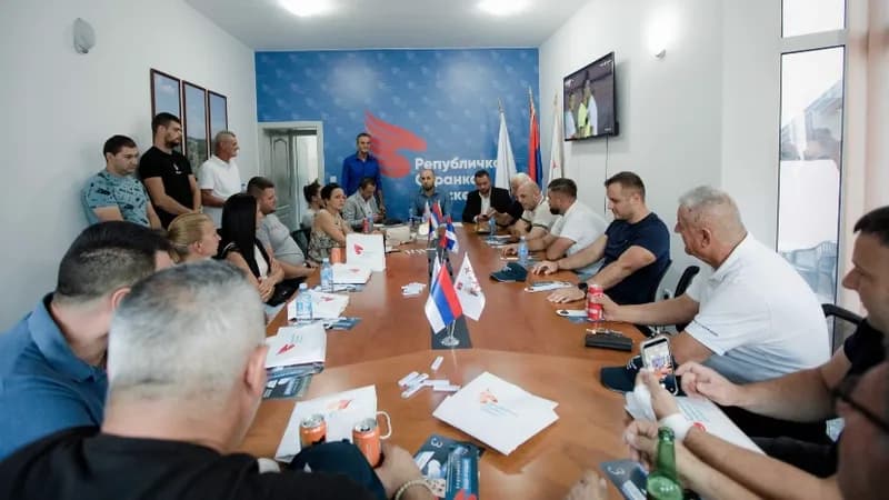 predizborni skup rss u loparama: naši poslanici u nsrs biće snažni glasovi za budućnost!
