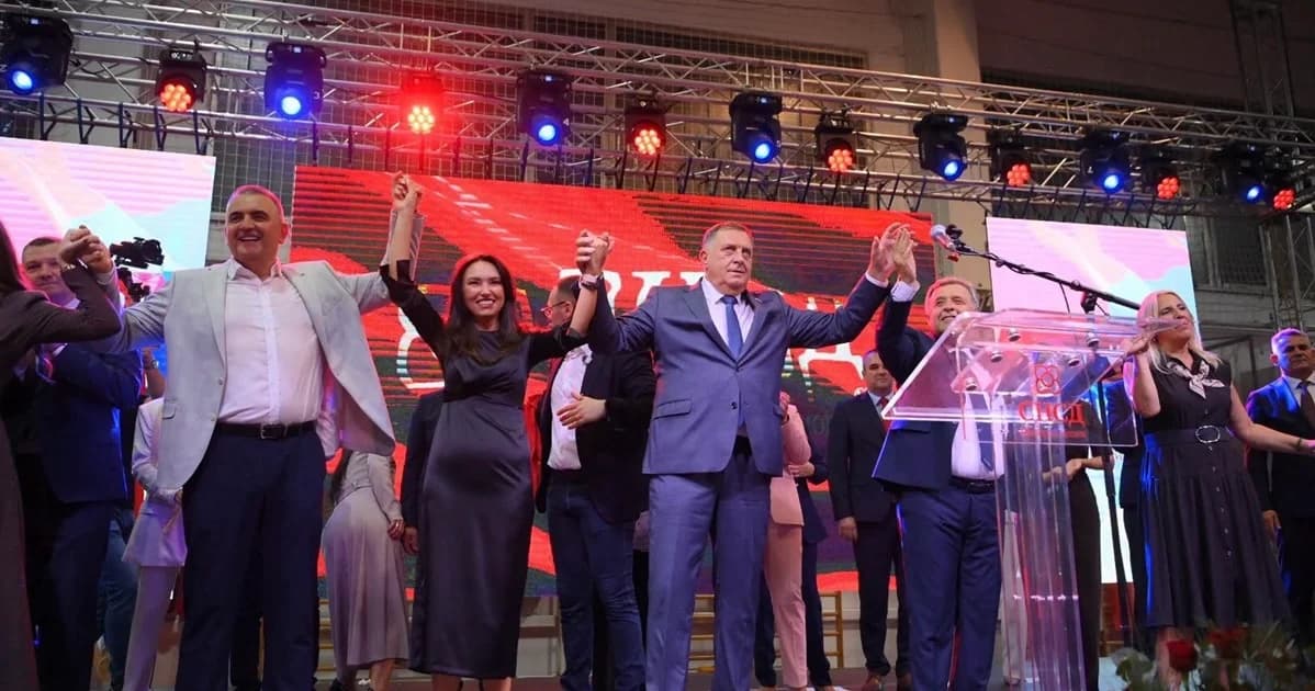 pobjednička atmosfera snsd-a na skupu u bijeljini