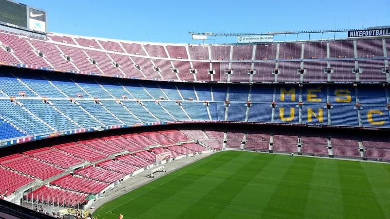 sramota na kamp nou: uloženo milijardu evra a stadion prokišnjava