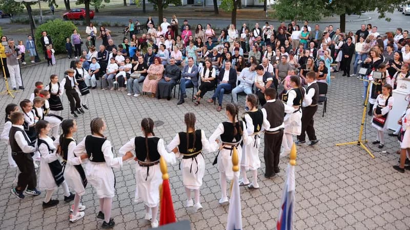 održan međunarodni festival dječijeg folklora "đeram" u ugljeviku
