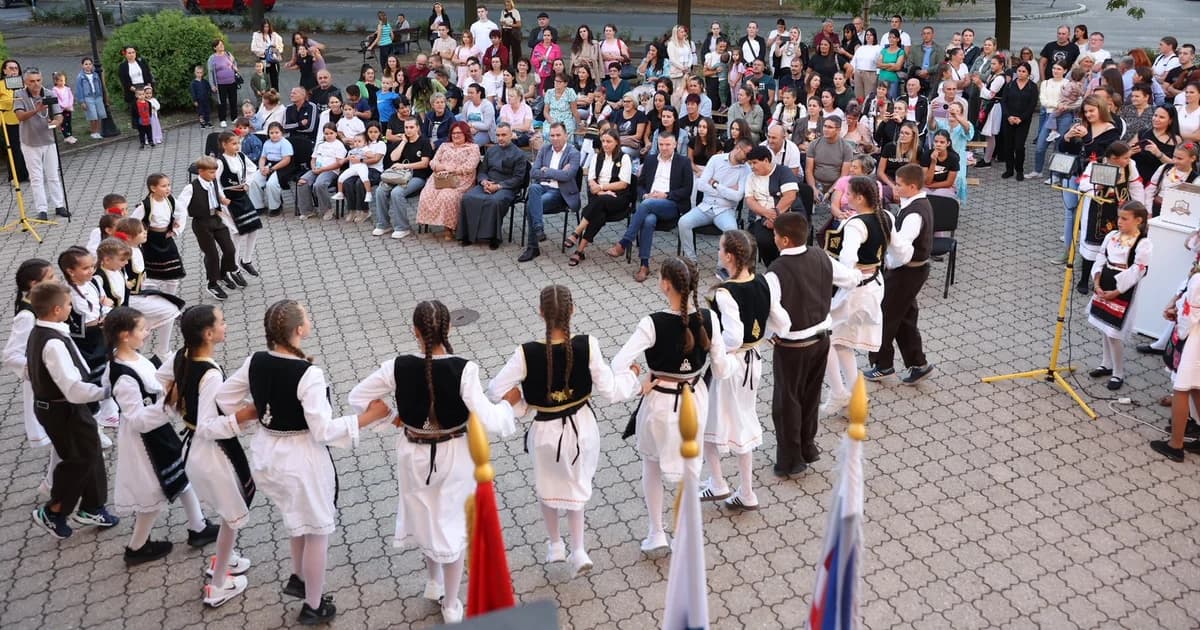 održan međunarodni festival dječijeg folklora "đeram" u ugljeviku