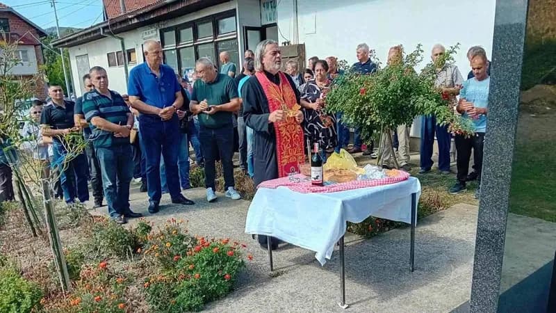 služena liturgija i parastos poginulim borcima sela lipovice
