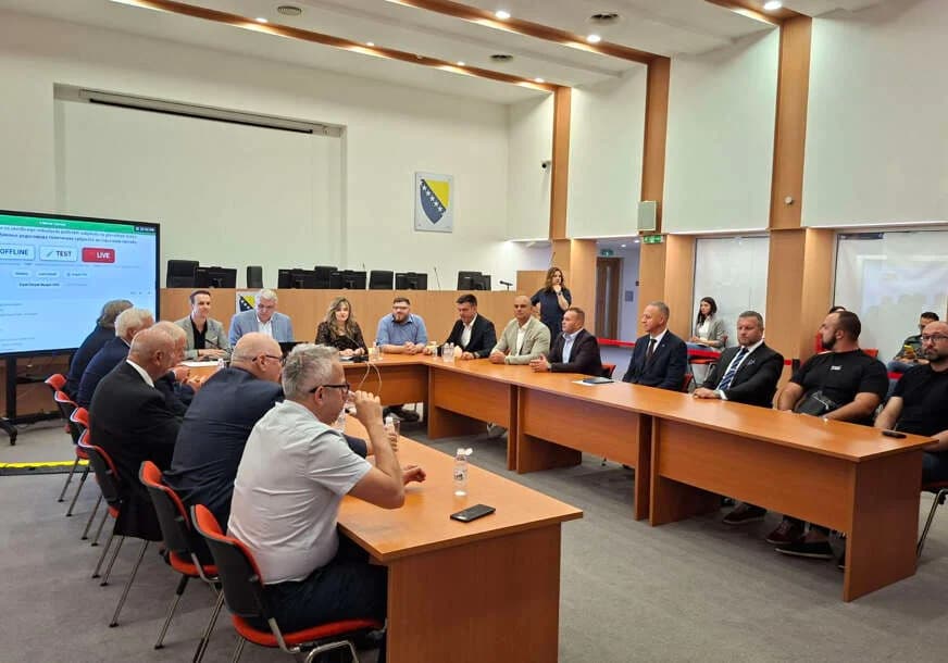 cik 20 dana pred izbore raspisao tender