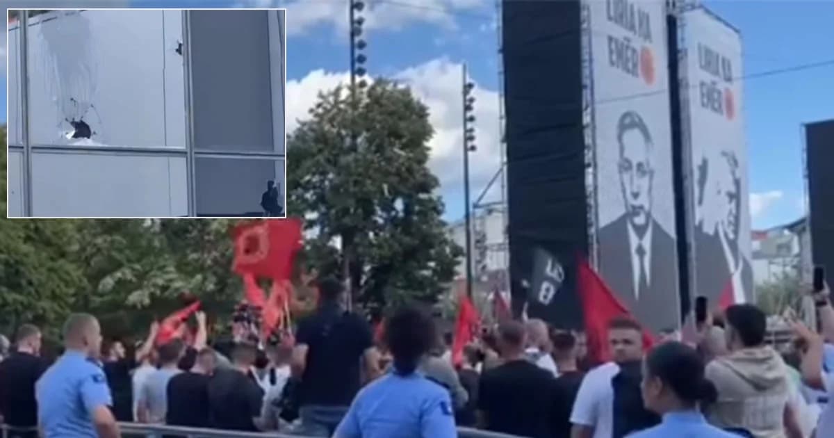 haos u prištini nakon presuda bivšim vođama ovk: polomili prozore na zgradi vlade