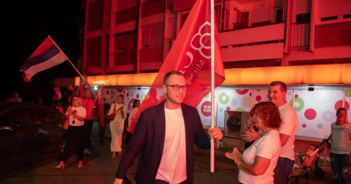     pobjednička atmosfera na bogdanovića placu: savić i kandidati snsd-a pred građanima