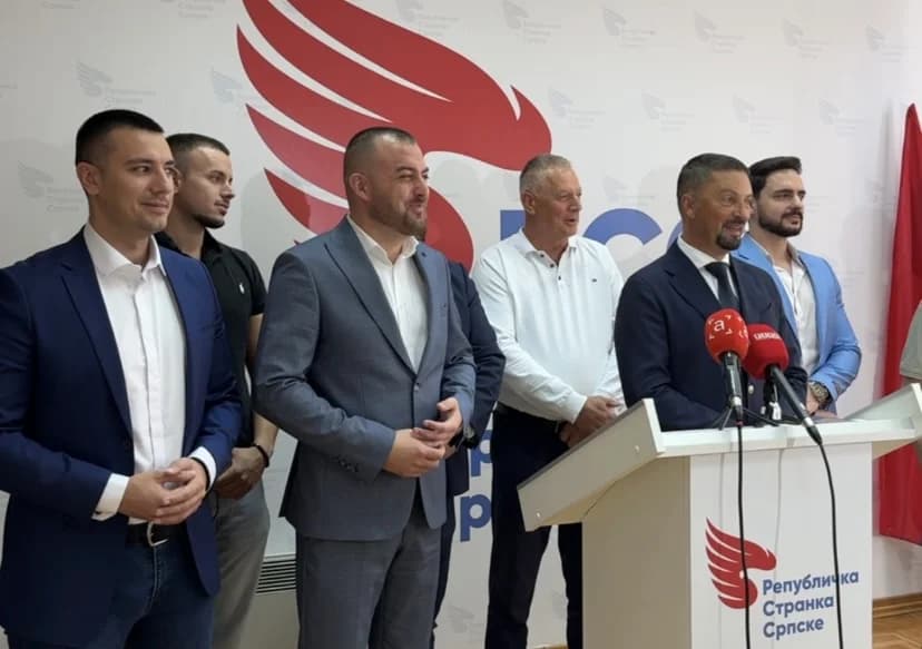 predsjednik rss slavenko ristić i nosilac liste kandidata rss za narodne poslanike u izbornoj jedinici 3 miroslav zurovac u banjaluci: republika srpska se brani jakom ekonomijom!