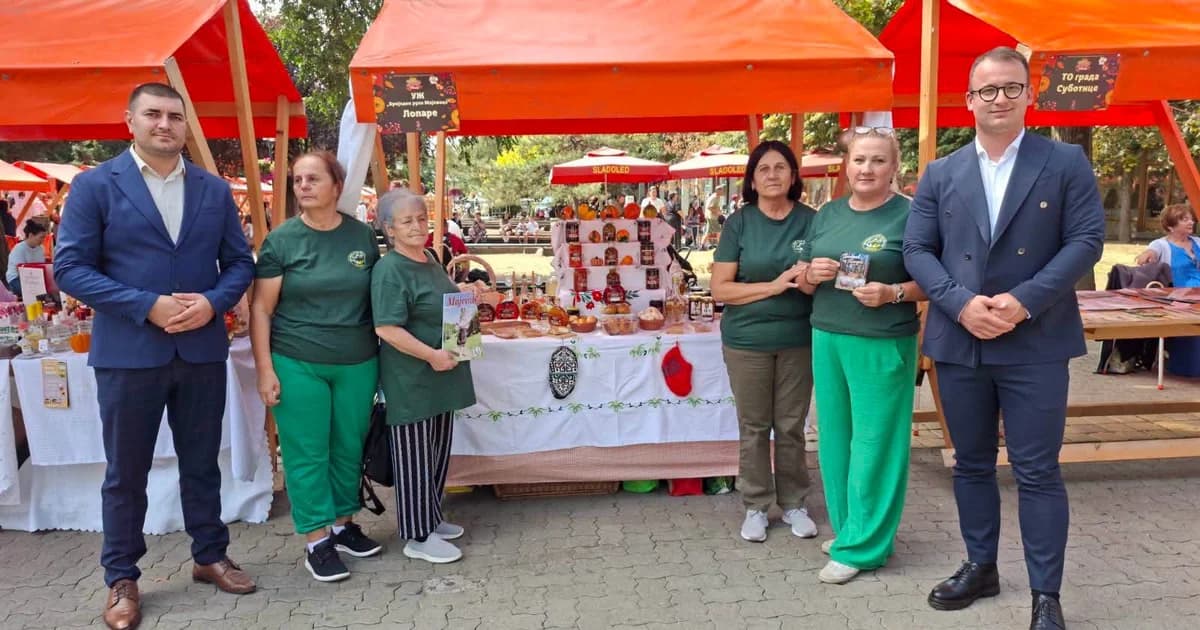 predstavnici opštine i udruženja žena „vrijedne ruke majevice“ na 41. danima ludaje u kikindi