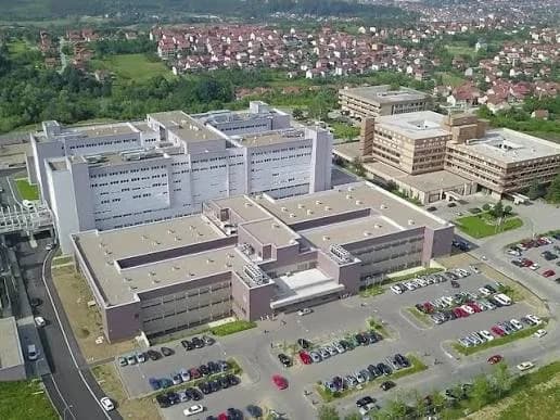 tri osobe teško povrijeđene u saobraćajnoj nezgodi, prevezene u ukc rs