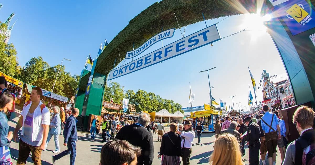 haos na oktoberfestu: nizali se incidenti, policija imala pune ruke posla foto