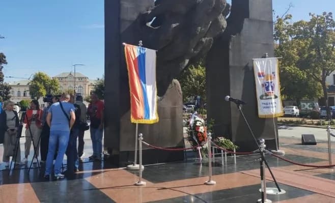 Dan Grada Bijeljina: Položeni vijenci na spomenik poginulim borcima
