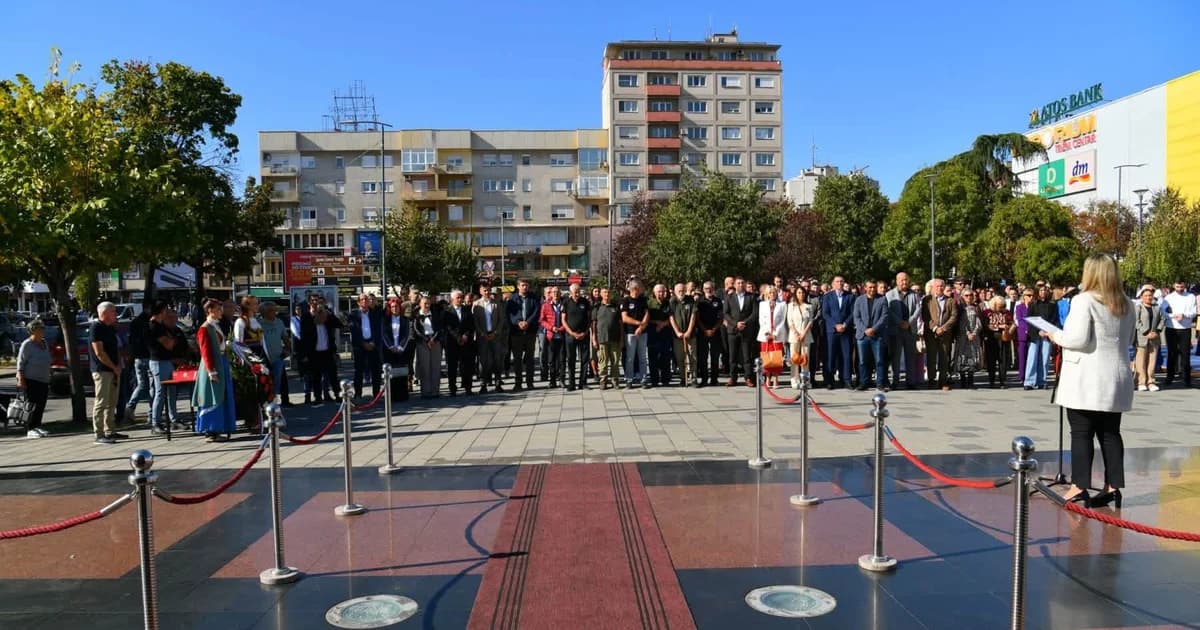bijeljina obilježava dan grada: položeni vijenci na spomenik poginulim borcima