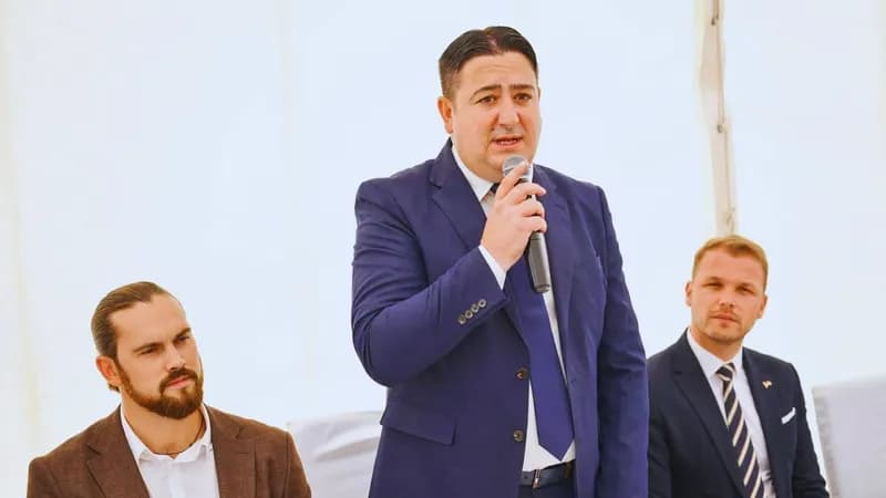     Slaviša Marković kumovao slavi crkve u rodnim Hasama, prisutan i Draško Stanivuković