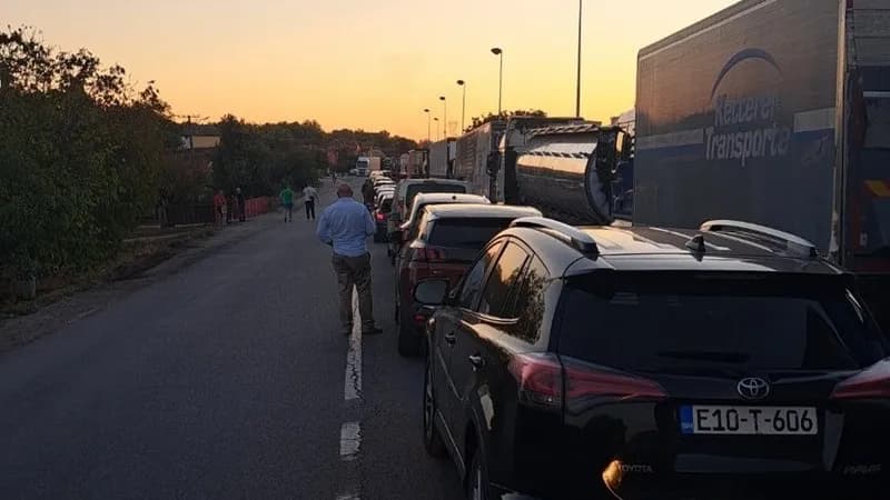 ogromne kolone na sremskoj rači, pao sistem