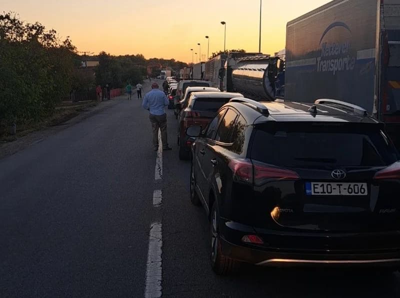 ogromne kolone na sremskoj rači, pao sistem