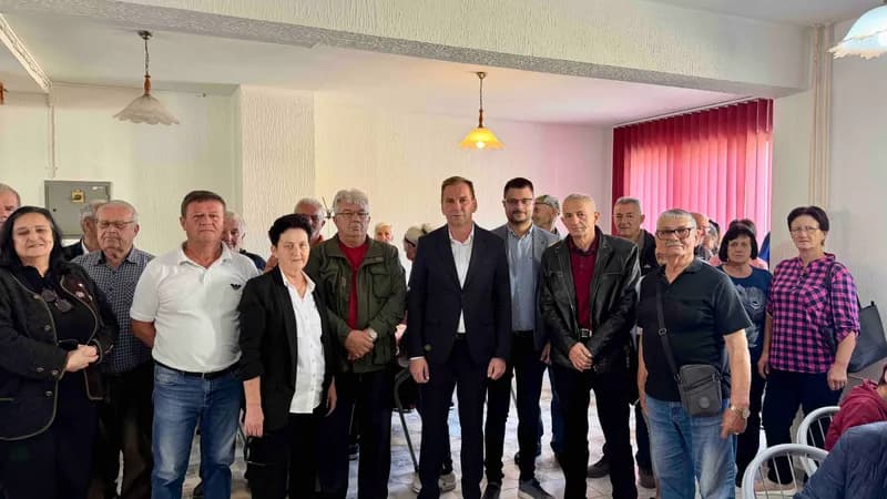 načelnik opštine ugljevik uručio jednokratnu pomoć za 440 penzionera