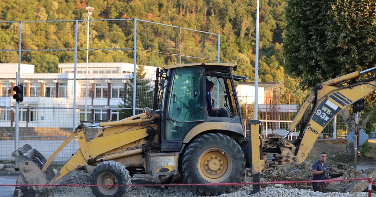 ugljevik: priprema za rekonstrukciju karađorđeve ulice - u toku zamjena toplovodne mreže