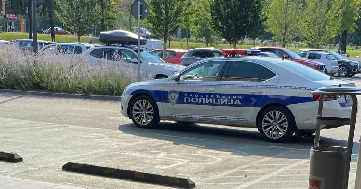 maskirani napadači upali na proslavu punoletstva: šipkama pretukli slavljenika, brata i oca
