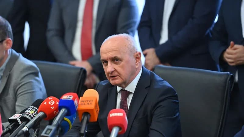 verbalni sukob petra đokića i čede stojanovića