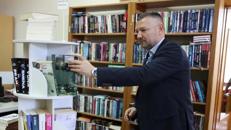 Narodna biblioteka Ugljevik bogatija za nove knjige zahvaljujući donaciji Žarka Novakovića