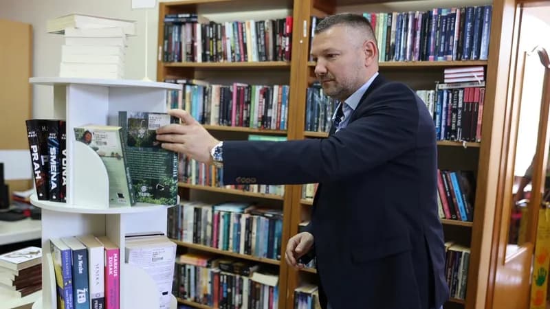 Narodna biblioteka Ugljevik bogatija za nove knjige zahvaljujući donaciji Žarka Novakovića