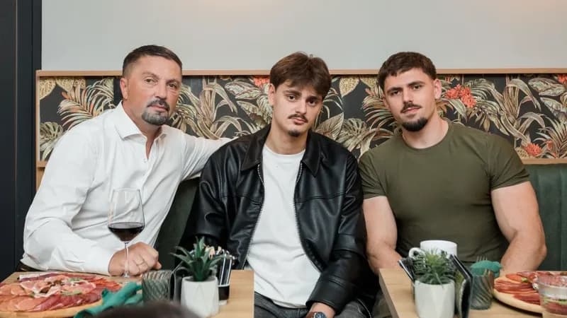 Predsjednik RSS Slavenko Ristić kampanju završio sa porodicom, prijateljima i komšijama u Bijeljini: Čovjek vrijedi onoliko koliko vrijedi ljudima oko sebe