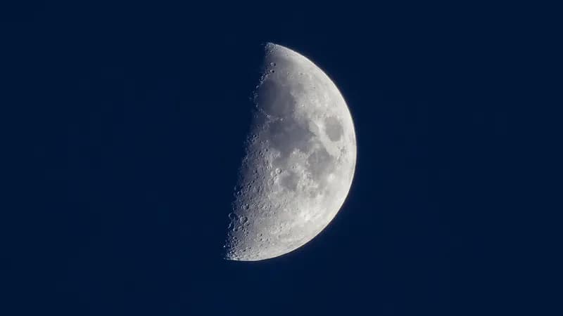 na udaljenoj strani meseca otkrivena neobična struktura: nalazi se 9 kilometara ispod površine