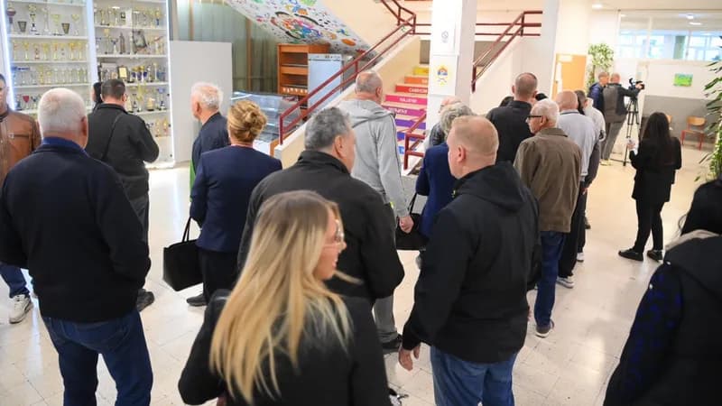 oglasio se mup rs: kasnilo otvaranje 201 biračkog mjesta, glasanje protiče mirno