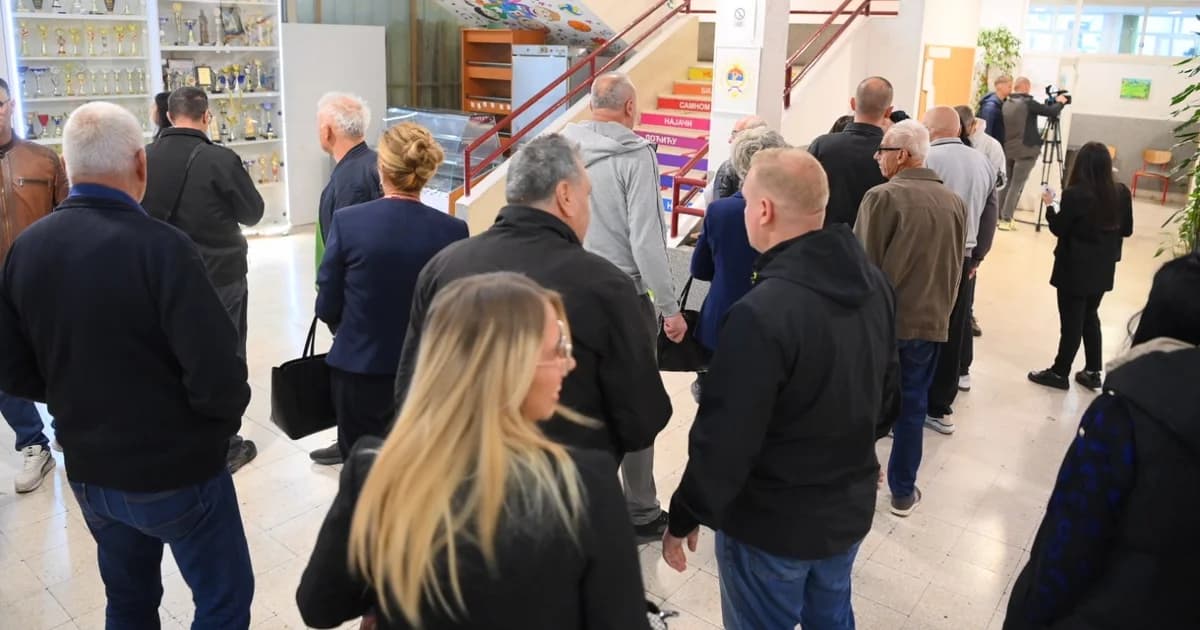 oglasio se mup rs: kasnilo otvaranje 201 biračkog mjesta, glasanje protiče mirno