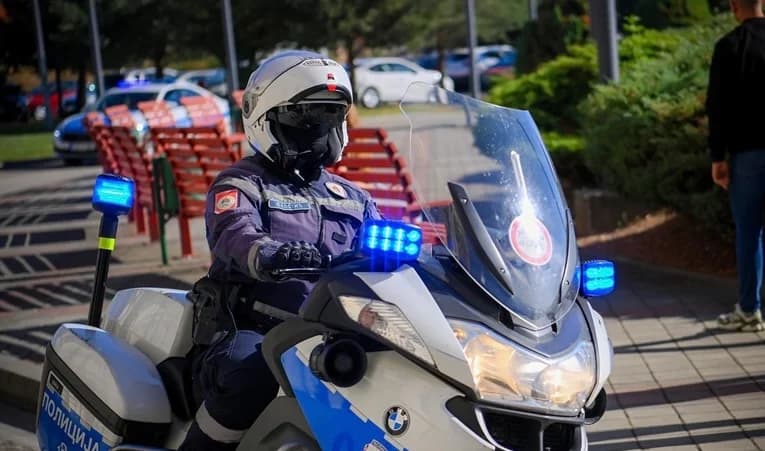 drama u bijeljini: radnici pozlilo, spasile je kolege i policajac na motoru