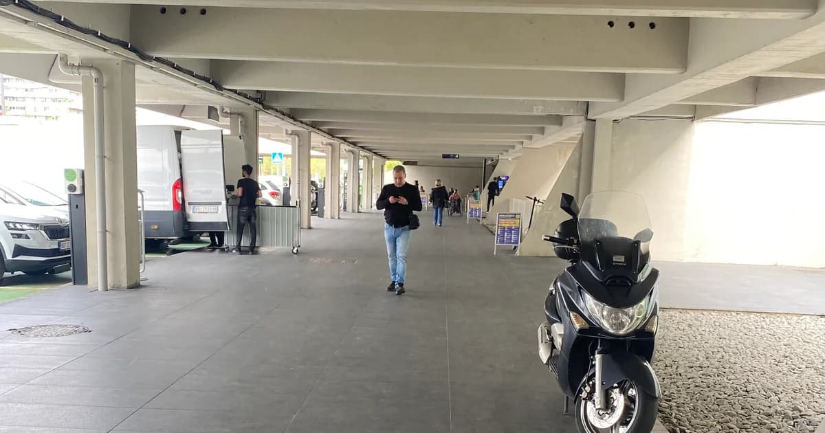policajci spasili djevojku iz mračnog tunela, jedan od njih zadobio tešku povredu leđa