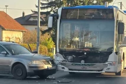 Sudar auta i autobusa: Kolaps na putu Klašnice-Laktaši