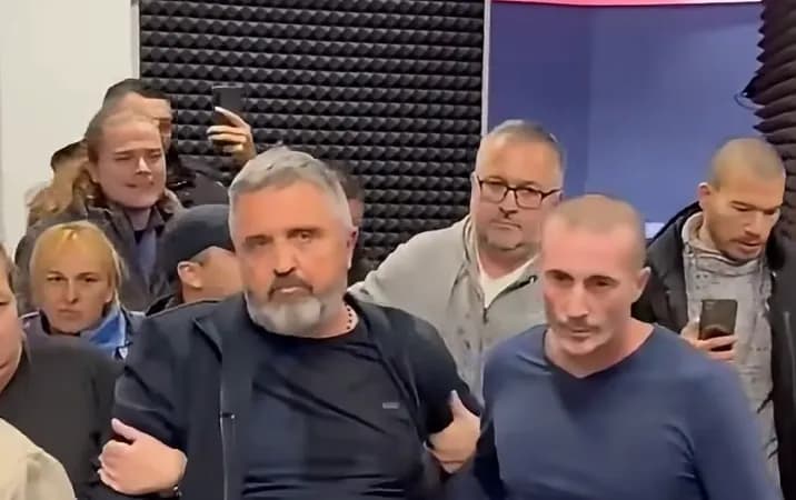 Građani upali u Informer, Vučićević napustio studio