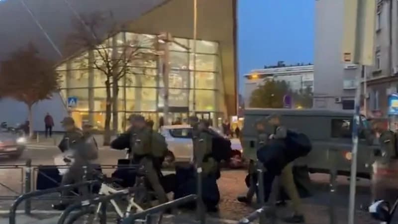 jake policijske snage opkolile pionirski park, stigla i žandarmerija