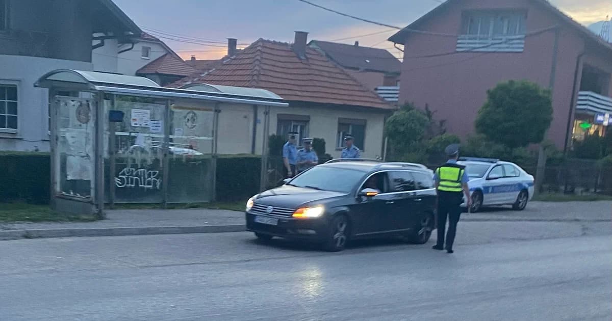 nudio mito policajcu