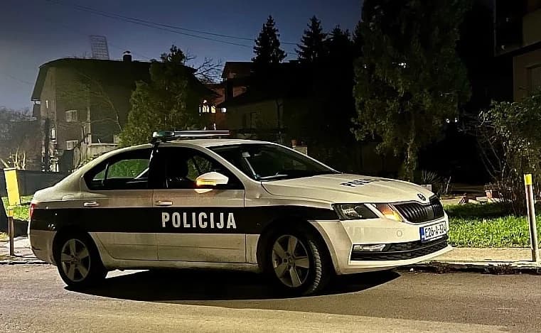 proslava navijača mladić pao sa krova automobila