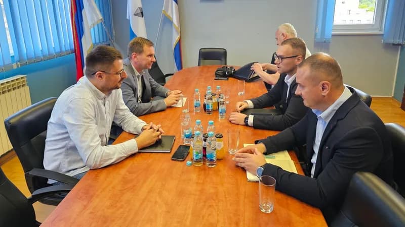 Gajić i Popović sa rukovodstvom „Elektro-Bijeljine“: Nastavak ulaganja u modernizaciju elektromreže u Ugljeviku